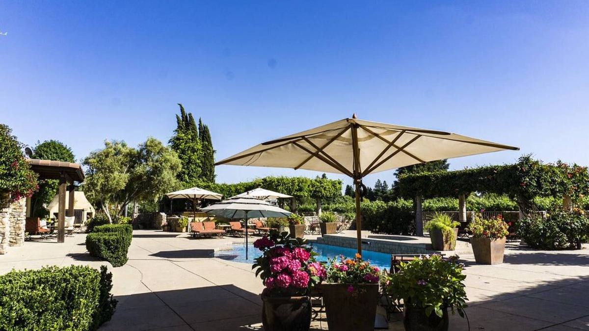 Morgan Hill House | Vineyard Poolside King Studio with Private Entrance