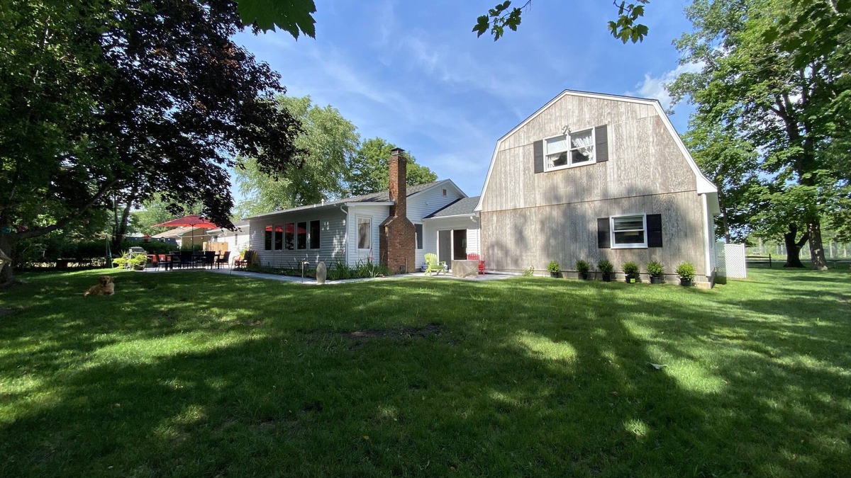 Mattituck House | Vineyard View, Bike to the Most Beautiful Beach