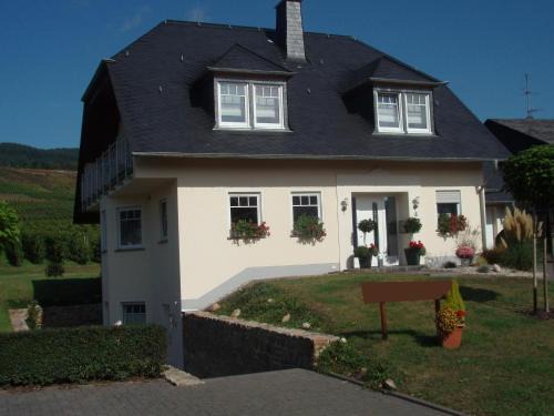 Kinheim Apartment | Vineyard View Romantic Stay