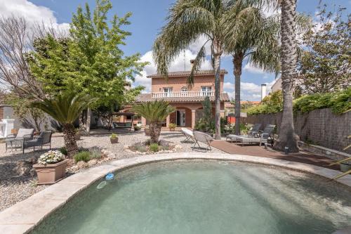 Pacs del Penedes House | Vineyard Vista Retreat - Casa Rural