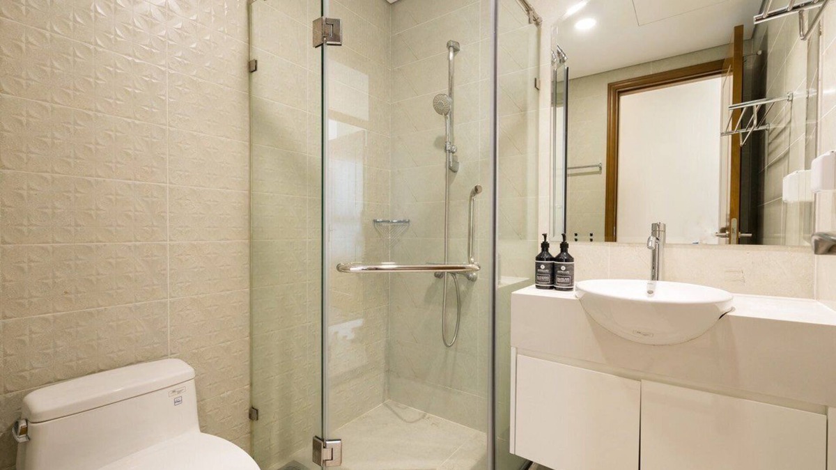 Hang Xanh Apartment | Vinhomes Central Park 2BR next to Landmark 81