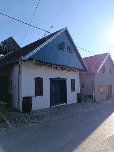 Knezevi Vinogradi House | Vinska kuća na vinskoj cesti Zmajevac