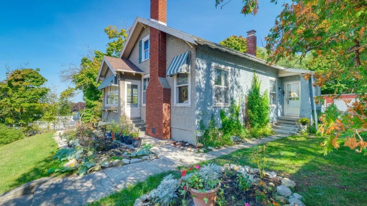 Charlevoix Cottage | Vintage 1920's Cottage in the heart of downtown Charlevoix! Walk to everything!