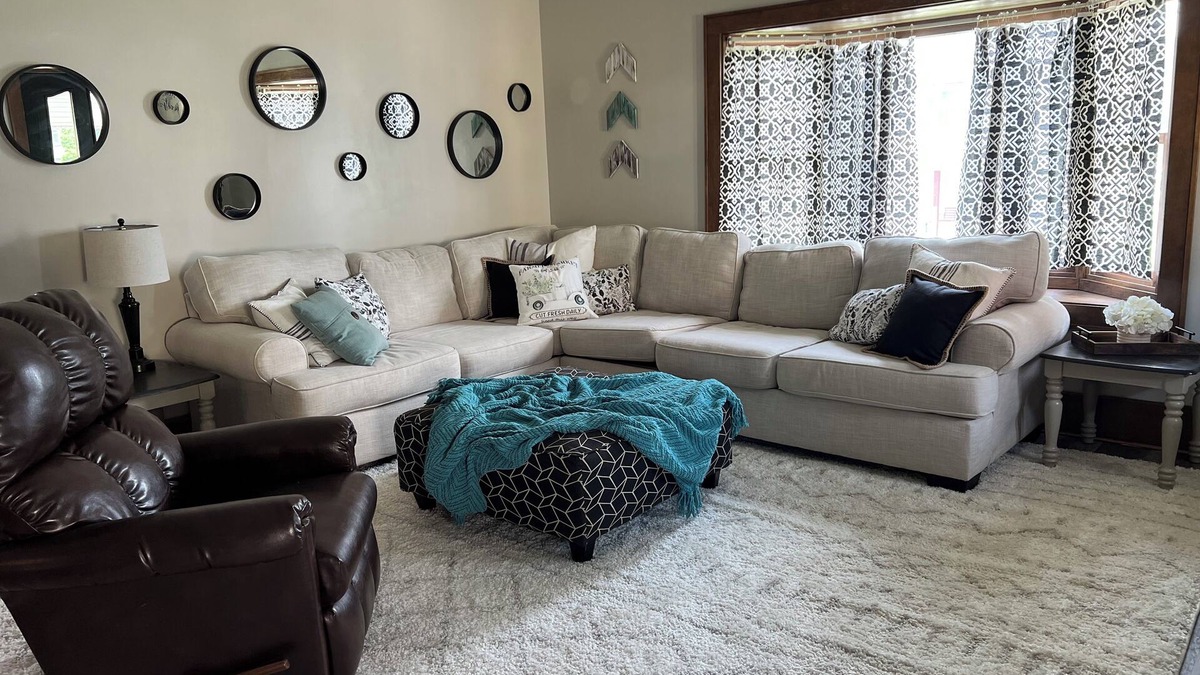 Perrysville House | Vintage 2 Bedroom Bungalow in Perrysville