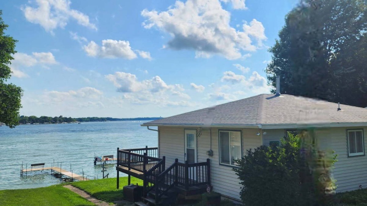 Spirit Lake Cabin | Vintage 2-bedroom cabin in tranquil Spirit Lake with WiFi, AC