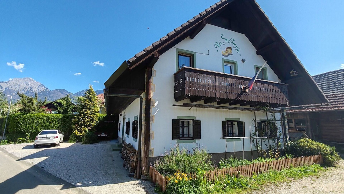 Hotemaze Apartment | Vintage apartment near Kokra river