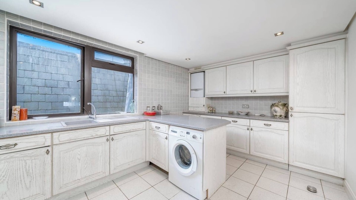 Whetstone Apartment | Vintage Boutique 2Bed Flat w/parking