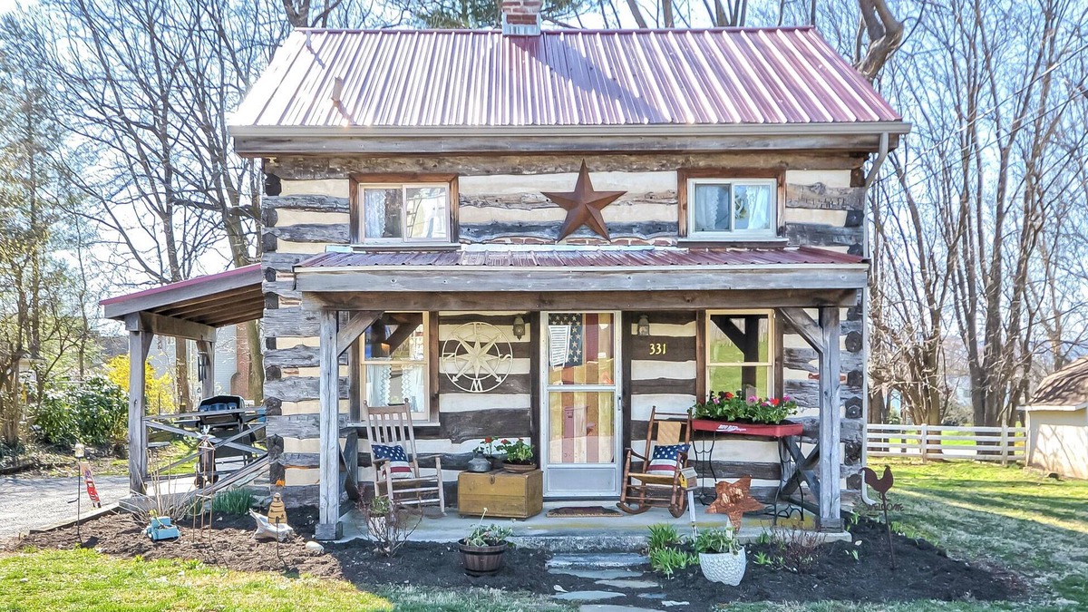 Middletown Cabin | Vintage cabin in the ❤️ of Middletown , MD. Pet friendly and prime location.