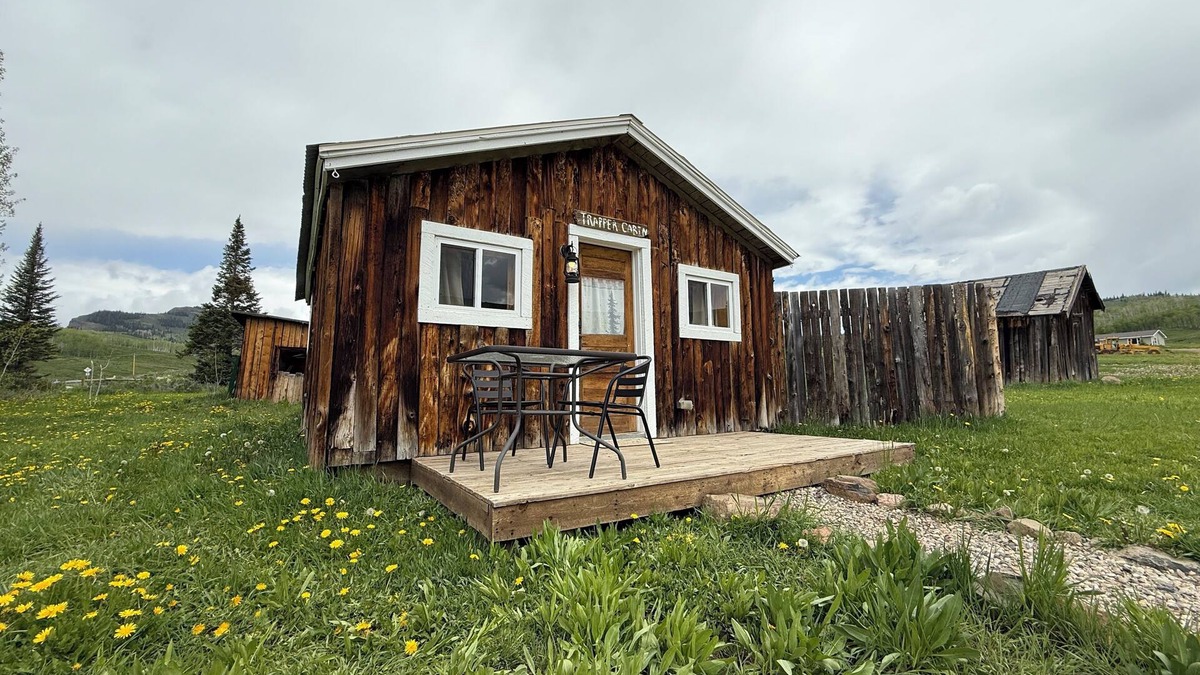 Lake Agnes Cabin | Vintage Cabin Near Steamboat with Mountain Views and Hot Tub Access