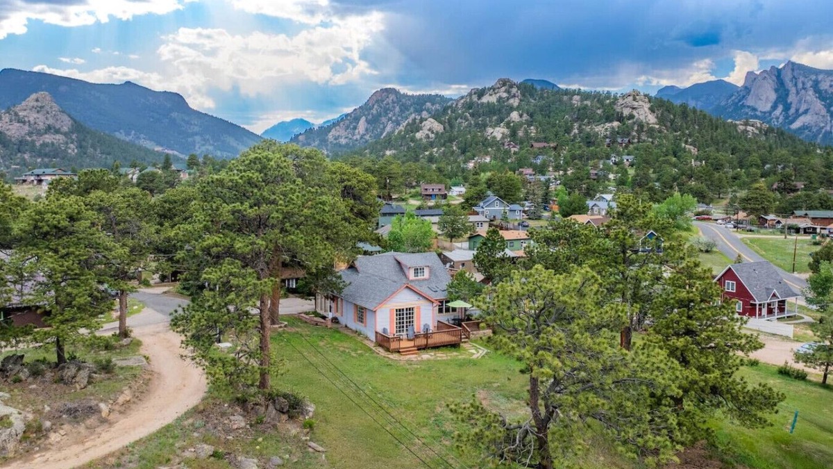 Estes Park Cabin | Vintage Cabin w/Views in Heart of Estes