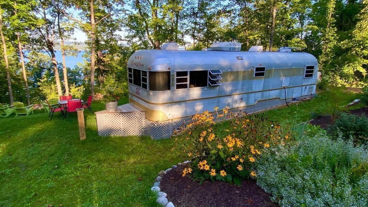 Valois House | Vintage Camper Overlooking Seneca Lake