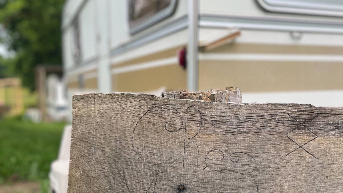 Dompierre-sous-Sanvignes House | Vintage caravan, Nature stay at Michelle's.