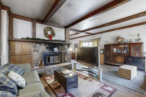 Woodlands House | Vintage Chalet