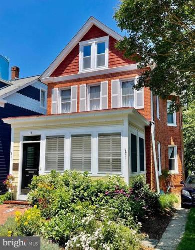 Annapolis House | Vintage Charm: Annapolis Retreat