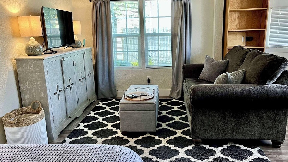 Roswell Cottage | Vintage Charm Meets Modern Comfort~Pet Friendly