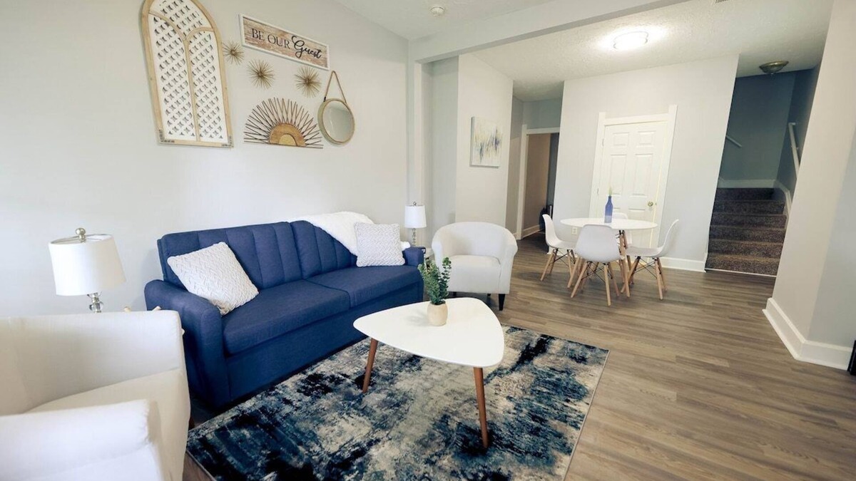 Near Northside House | Vintage Charm-Modern Comfort - 2BR Townhome -Near Downtown