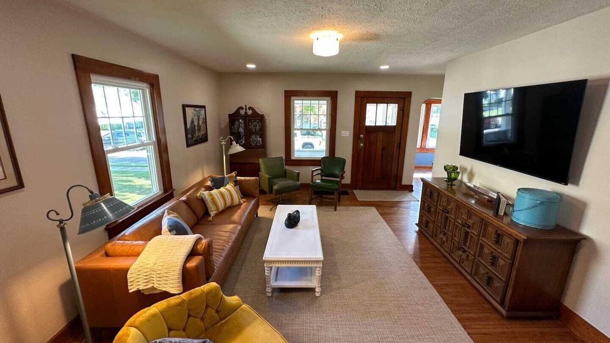 Van Wert House | Vintage Charm on Elson Ave.