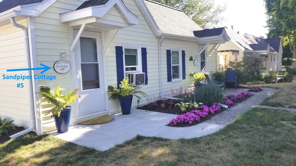 Ludington Cottage | Vintage Cottage 2 Blocks from Ludington Beach
