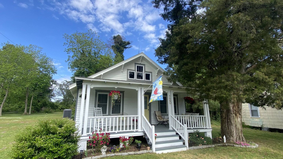 Wanchese House | Vintage Cottage in Wanchese