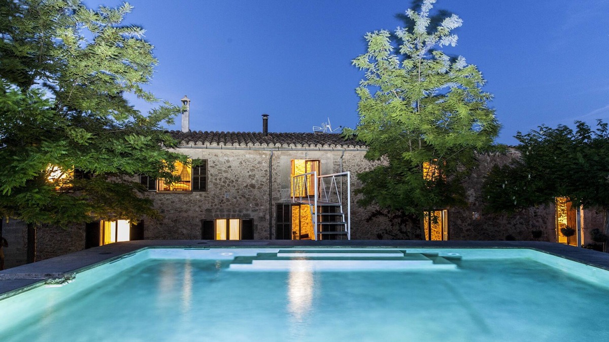 Sencelles House | Vintage' country house with charm, 2 - 8 persons, center of the island, wifi, pool, BBQ