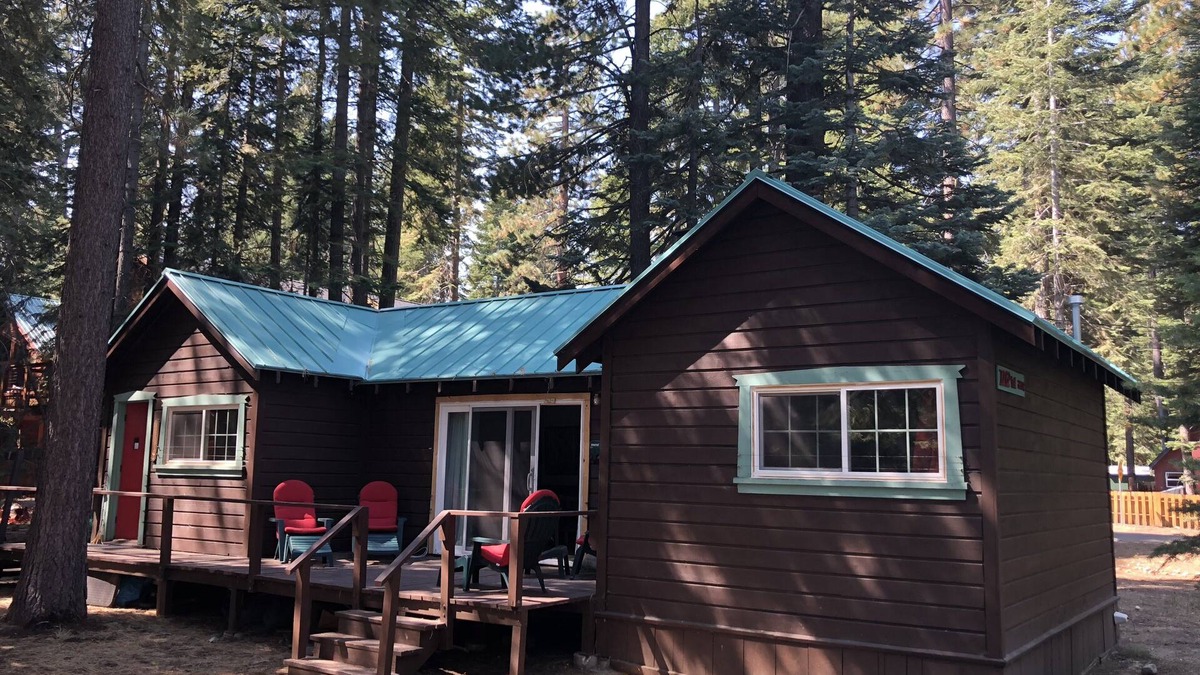 Tahoma Cabin | Vintage cozy cabin in Tahoma overlooking Sugar Pine Point Park