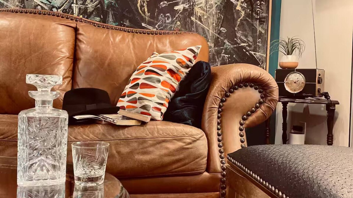Hudson House | Vintage decor for a retro-chic stay in Hudson