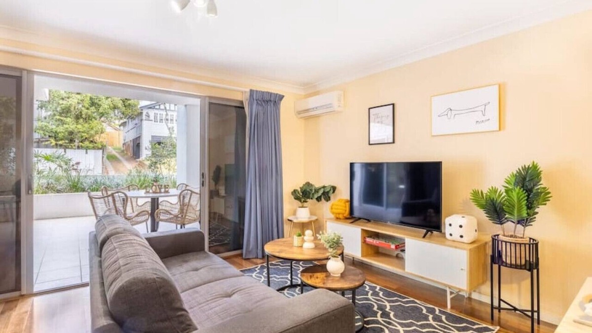 Woolloongabba Apartment | Vintage Glamour Nest 2BR Apt near CBD w/carpark