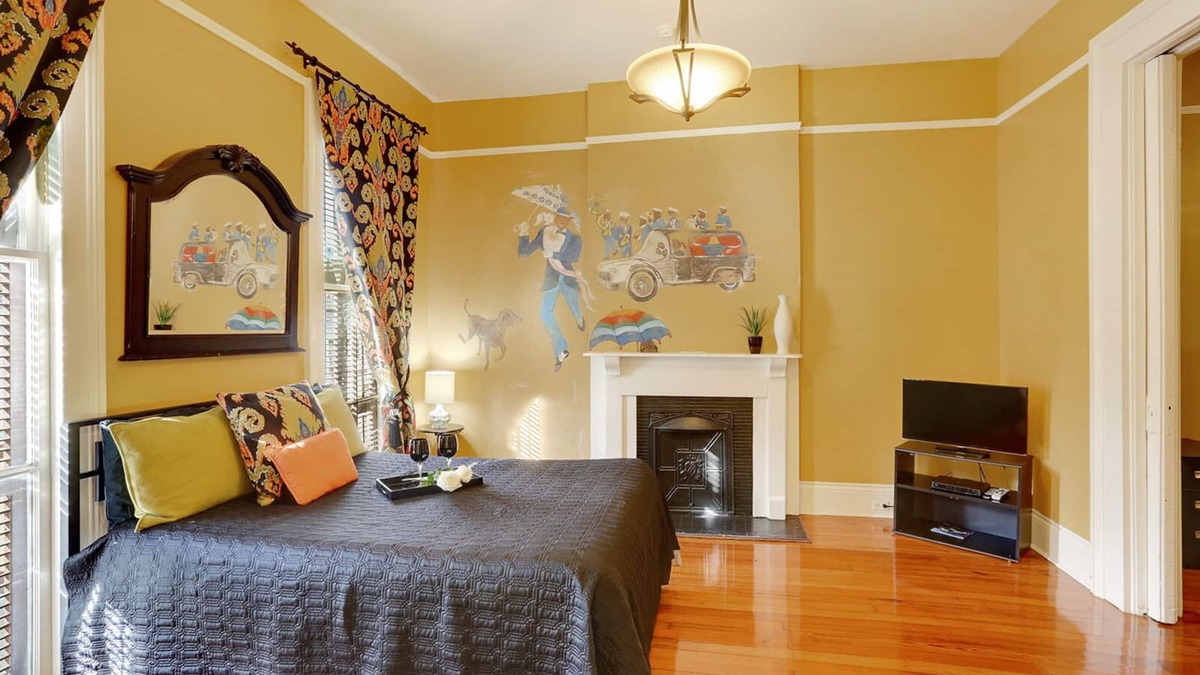 Treme Apartment | Vintage Home near French QTRS 40% Off Summer