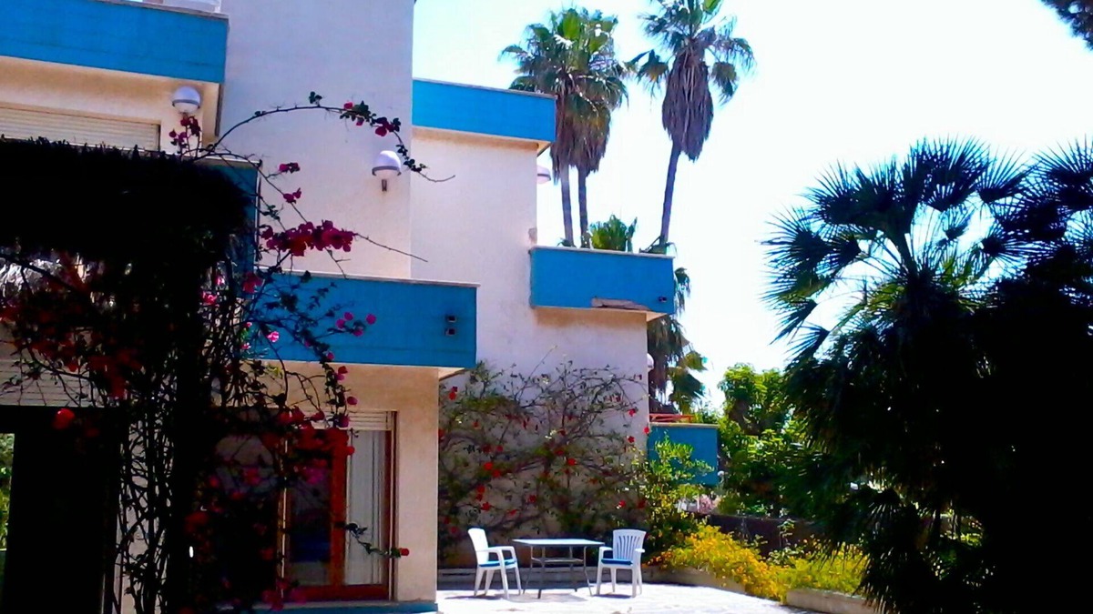 Comarruga House | Vintage house in front of the sea for 15 guests