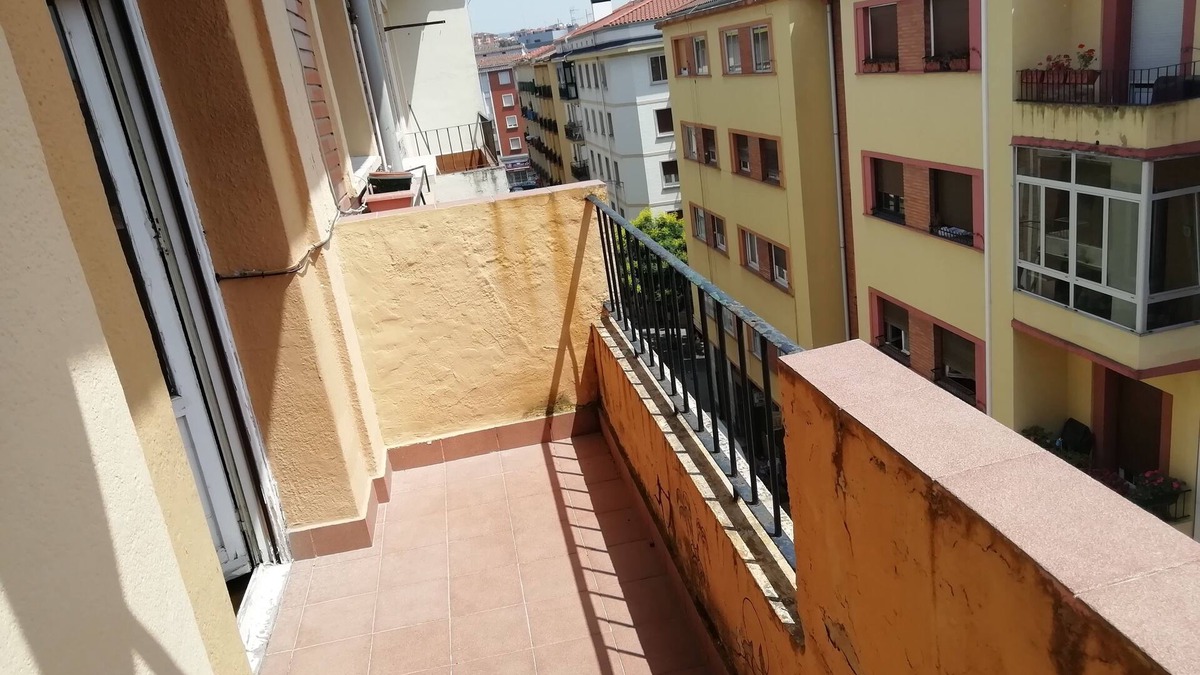 Milagrosa Condo | Vintage House in Pamplona Near the Plaza de los Fueros