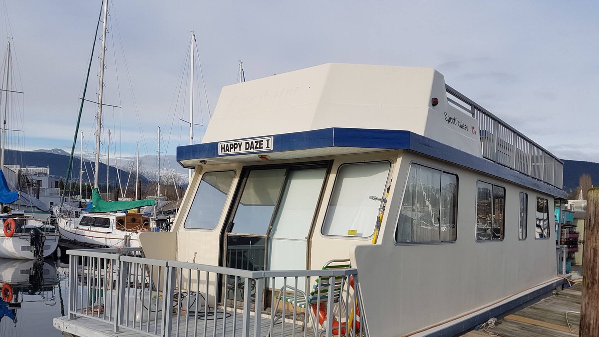 Lower Lonsdale Boat Rental | Vintage Houseboat moored in spectacular Marina nearby Seabus in North Vancouver