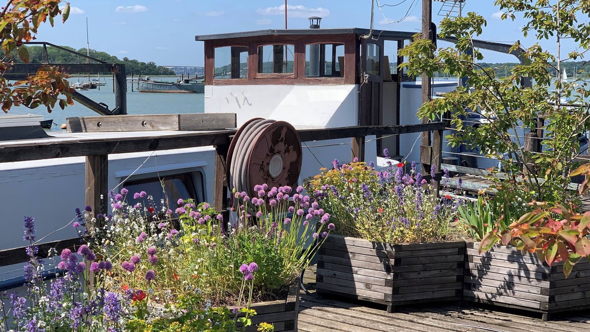 Pin Mill Boat Rental | Vintage Houseboat / Beautiful Views