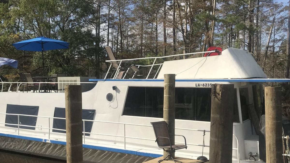 Westlake Boat Rental | Vintage Houseboat getaway!