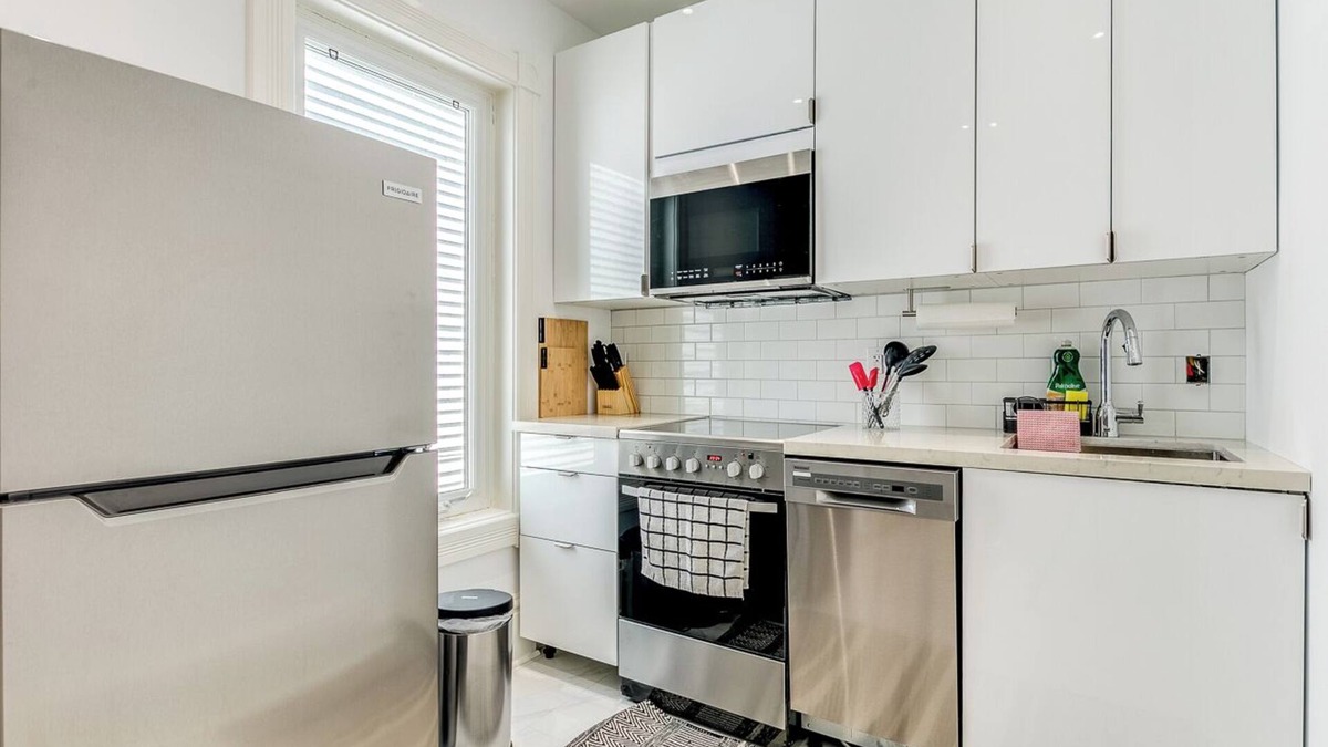 Palmerston - Little Italy Apartment | Vintage Little Italy 2 Bedroom