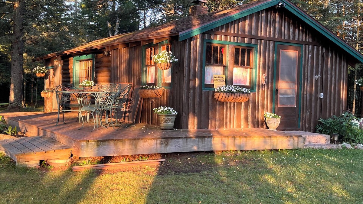 Winter Cabin | Vintage log cabin located in the Chequamegon National Forest on Blaisdell Lake.