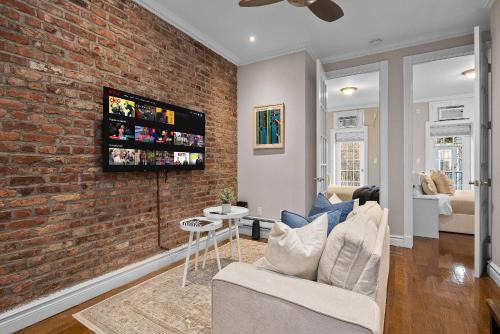 Kips Bay Apartment | Vintage Manhattan Apartment in Trendy Murray Hill