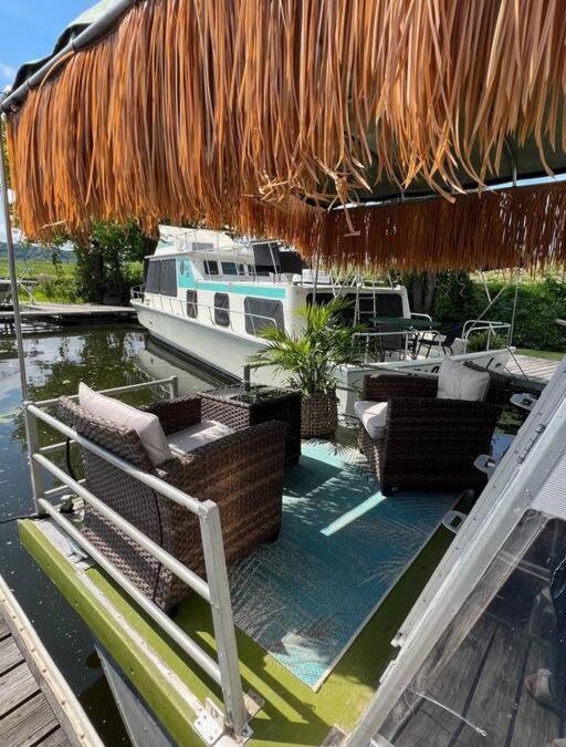 Sabula Boat Rental | Vintage Minnow for 2 Houseboat