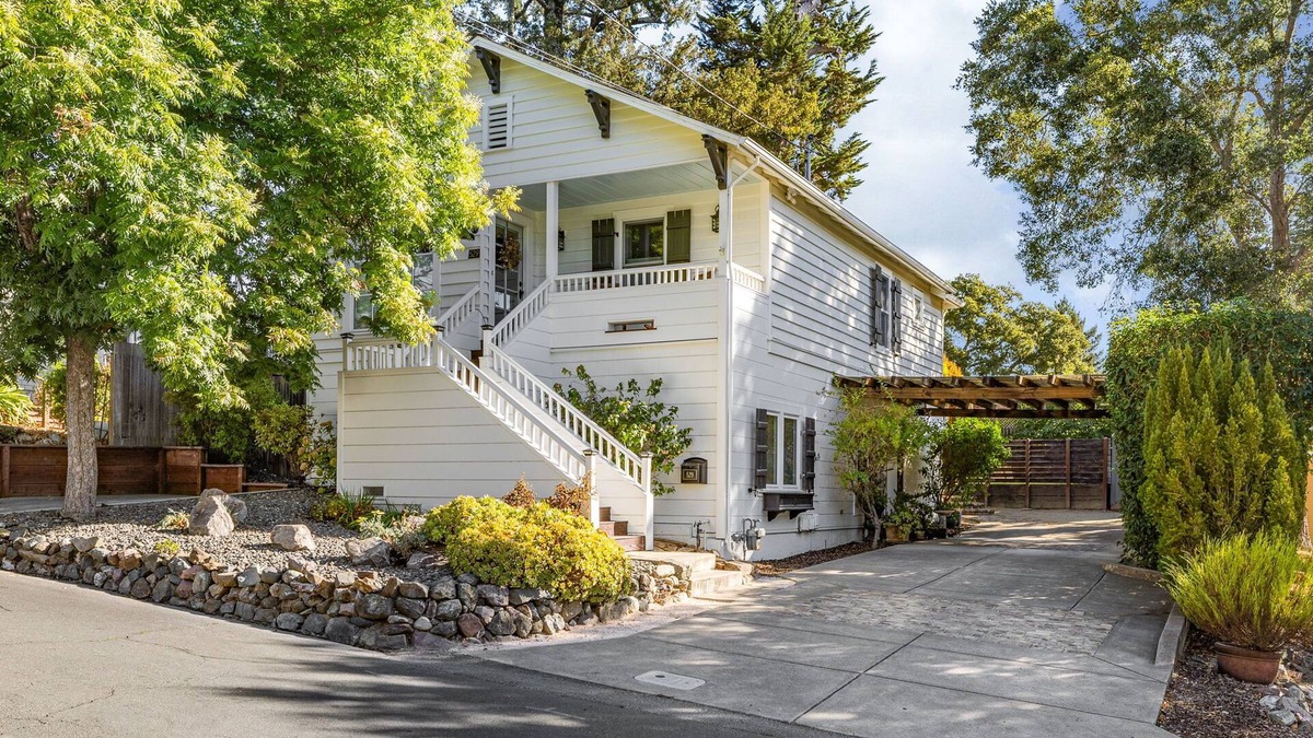 Sebastopol House | Vintage Modern Downtown Sebastopol