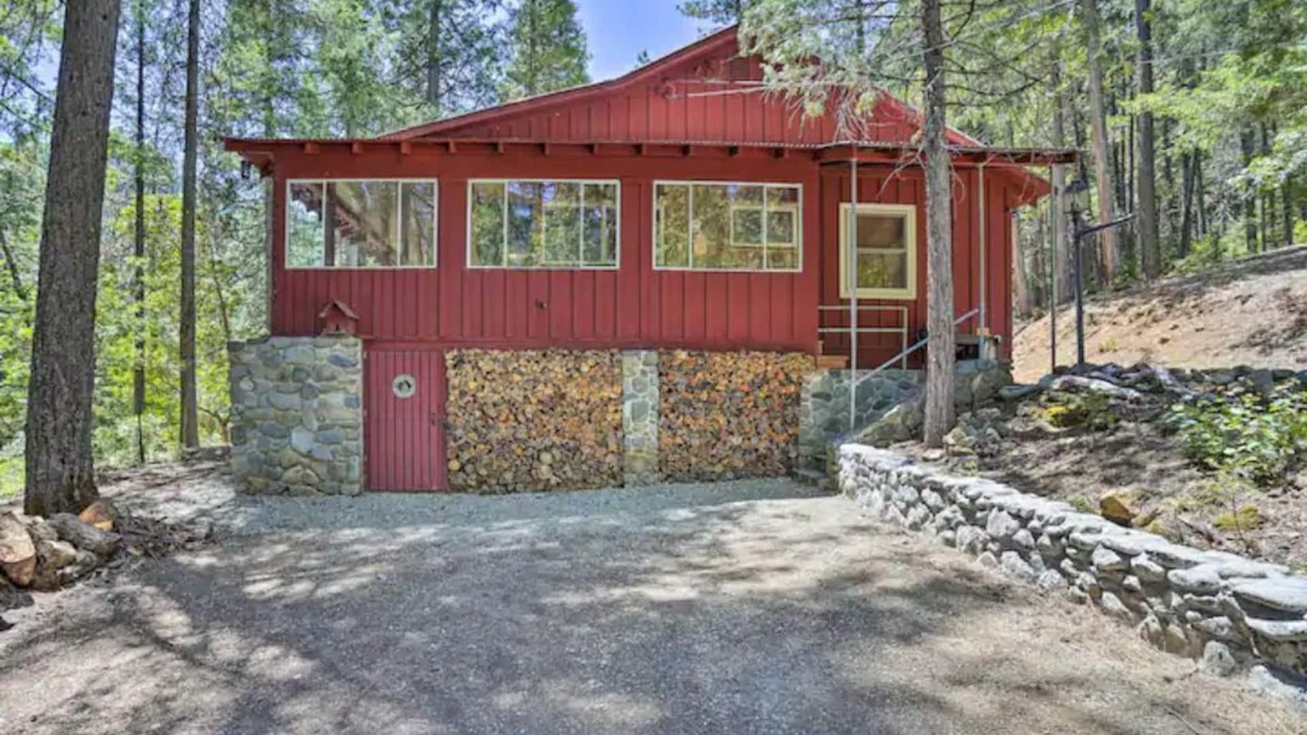 Coffee Creek Cabin | Vintage Pines Cabin- A Northern California Retreat!