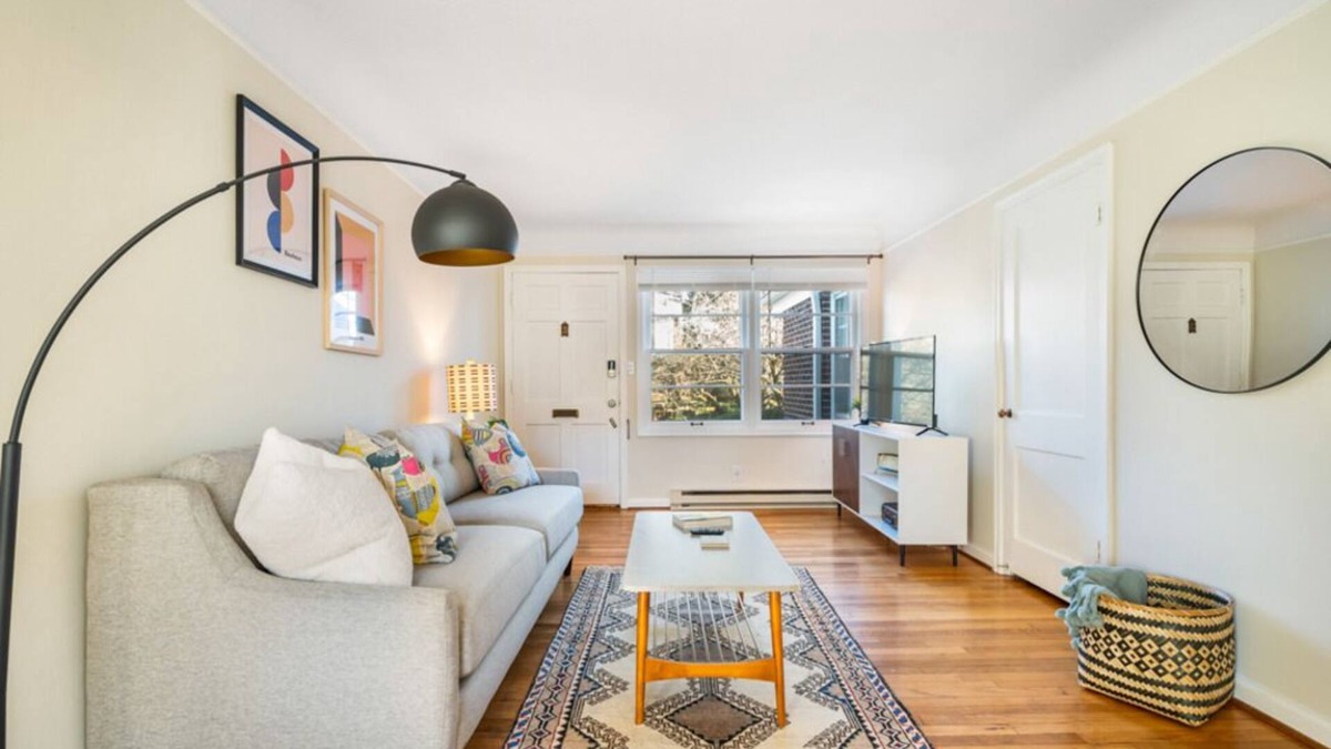 Richmond Apartment | Vintage Portland Apartment in the Heart of SE w/On-Site Laundry!