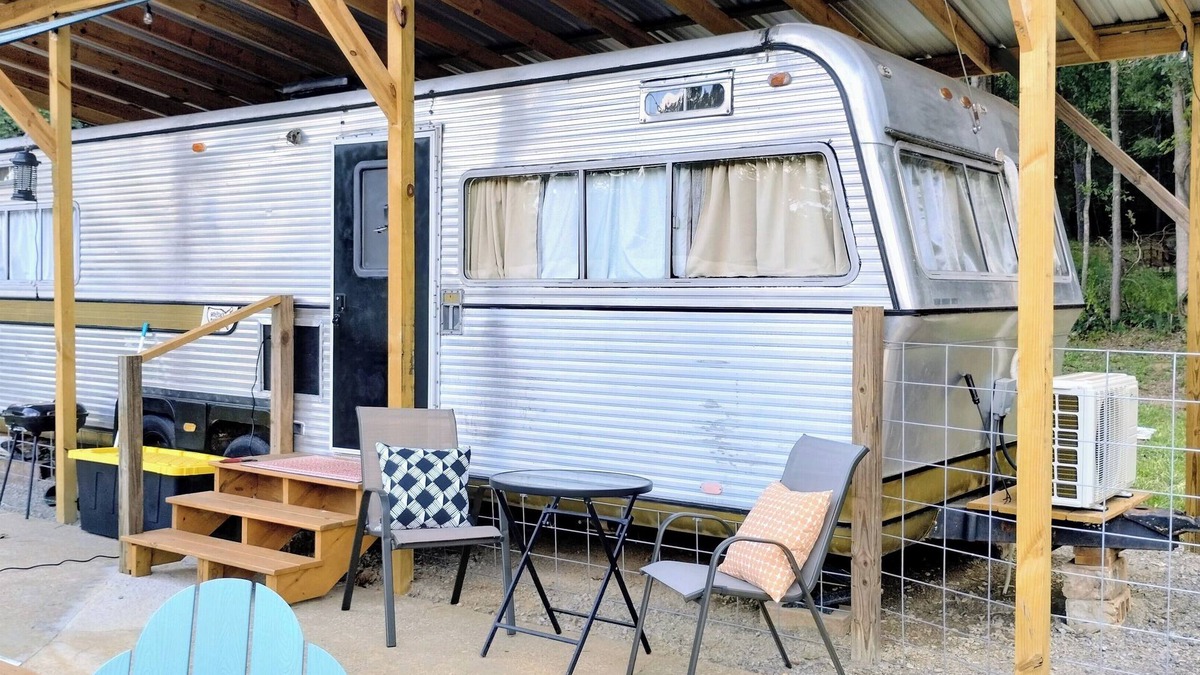 Steele Apartment | Vintage Restored Glamper - Unique Tiny Home w/Plunge Pool & Patio