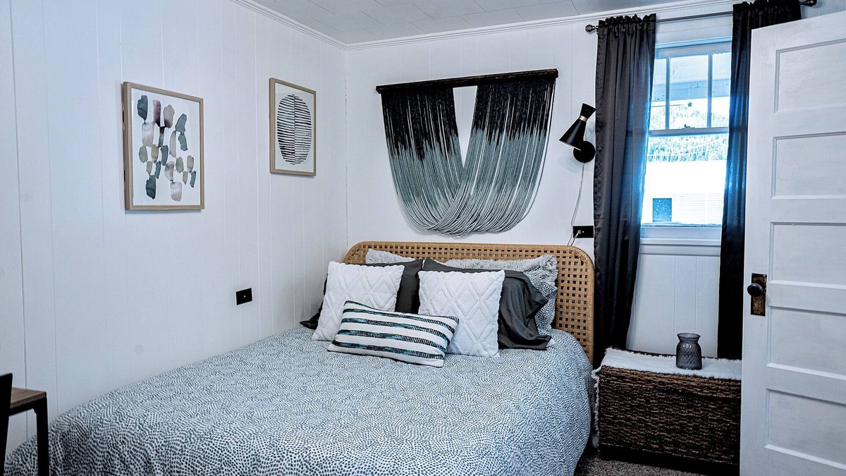 Mullan Apartment | Vintage Riverside Motel Apt #6