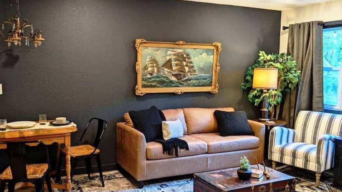 Manhattan House | Vintage Ships Inn Duplex