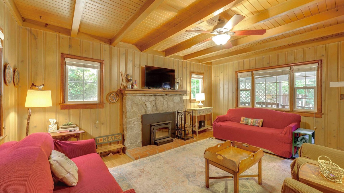 Arrowhead Villas Cabin | Vintage 'Snow White' Cottage ~ 2 Miles to Village!
