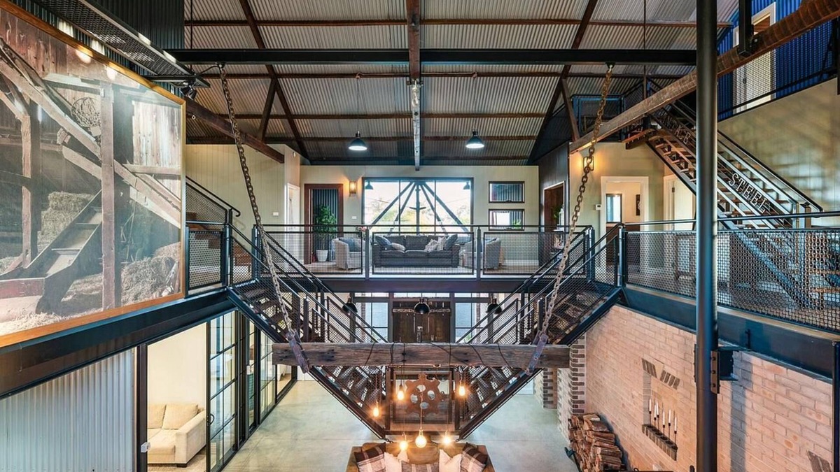 Hinton House | Vintage Steel Accommodation