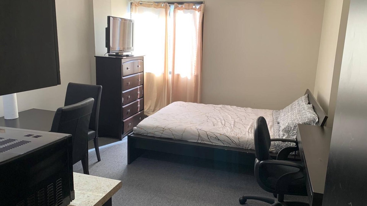 Eau Claire Apartment | Vintage Studio in Calgary’s Downtown West End