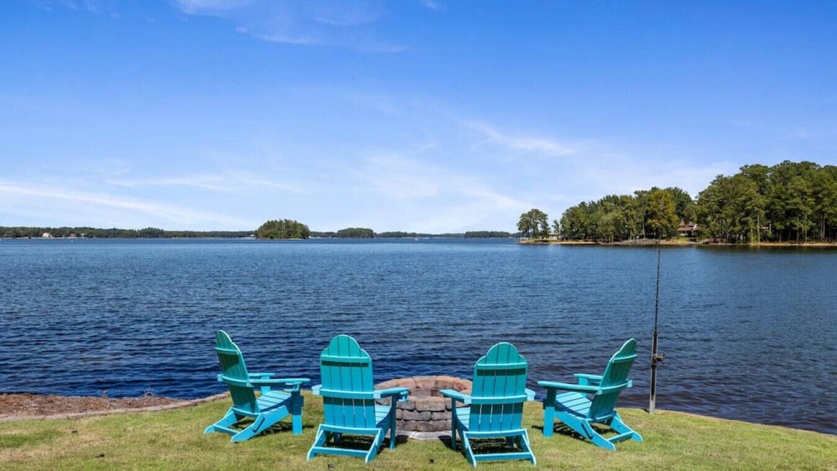 Leesville House | Vintage Sunrise House | Lake Murray BIG Views