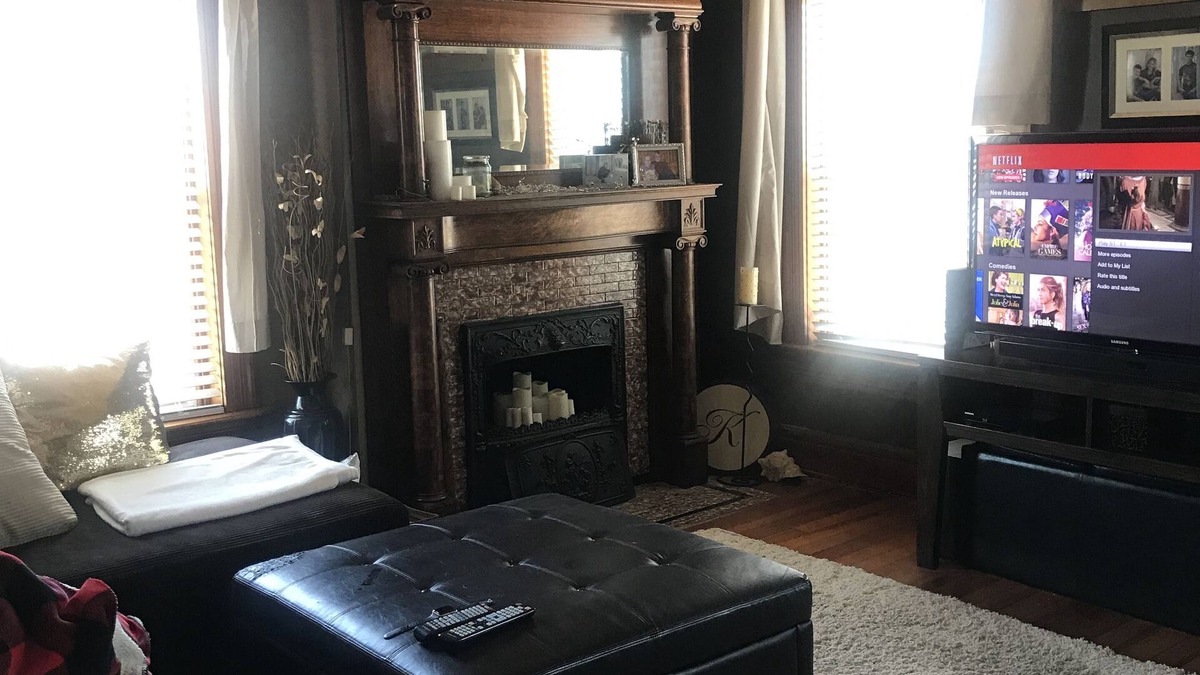 Norton Apartment | Vintage upstairs penthouse apartment with recreational room and gym