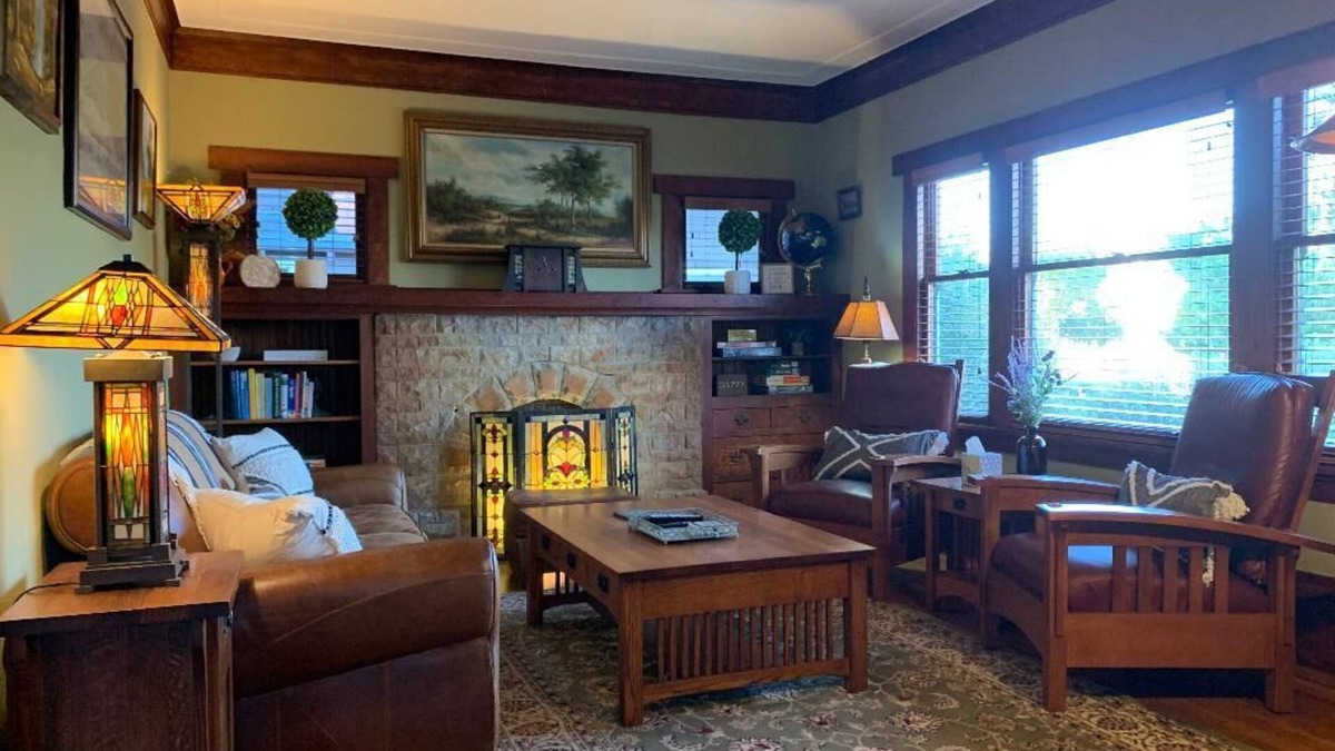 Alameda House | Vintage Vibes & Pickleball Fun - 1910 Fernside Craftsman near Pickleball Court!