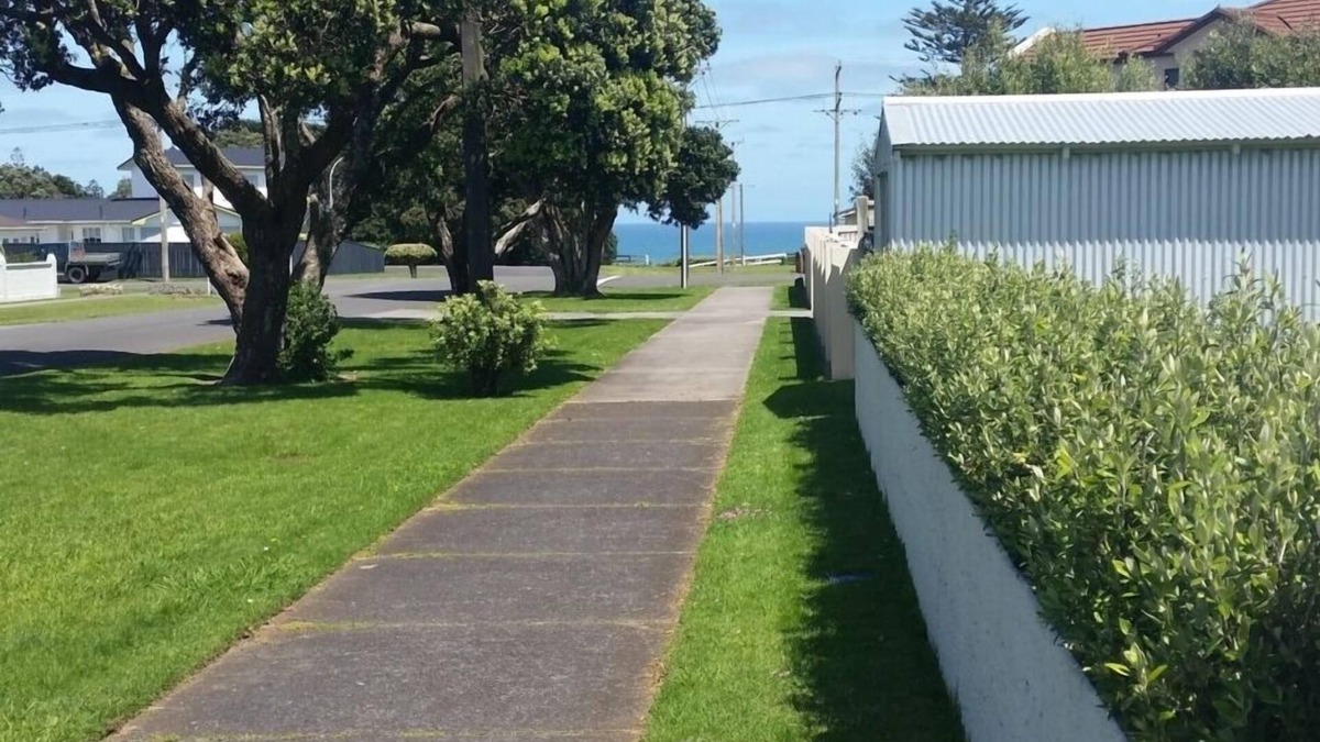 Opunake House | Vintage with modern touches by the sea